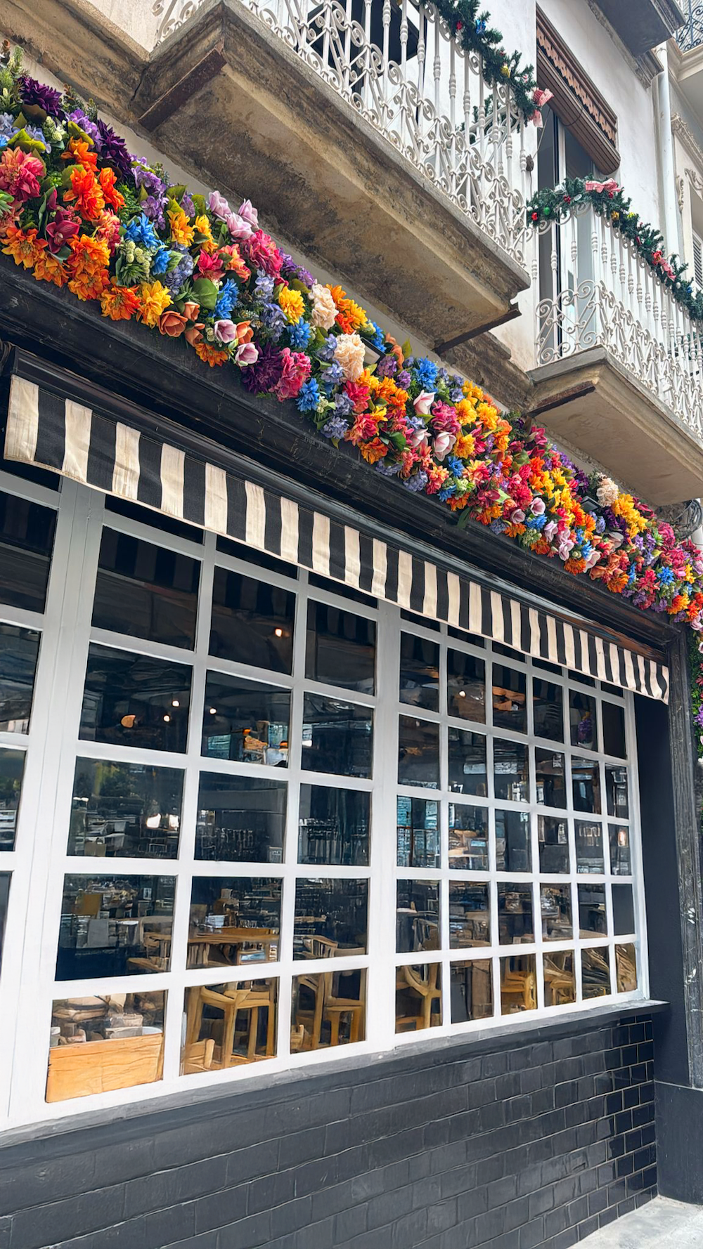 Fachada de nuestro local